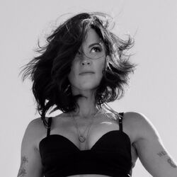 Picture of Amanda Shires