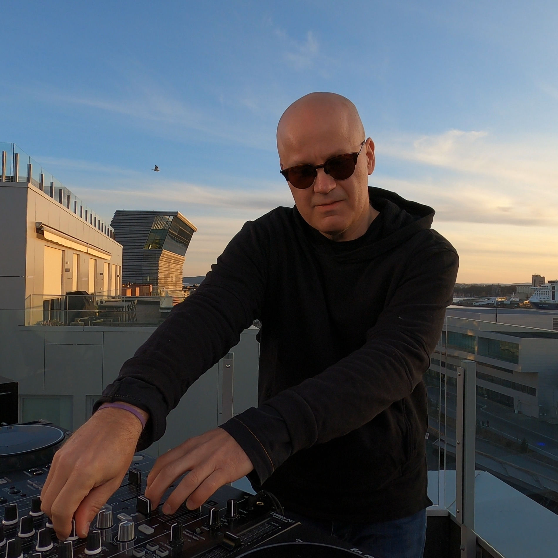 Artist picture of Simon Field