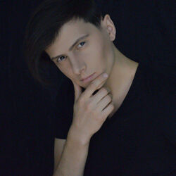 Picture of Max Oazo