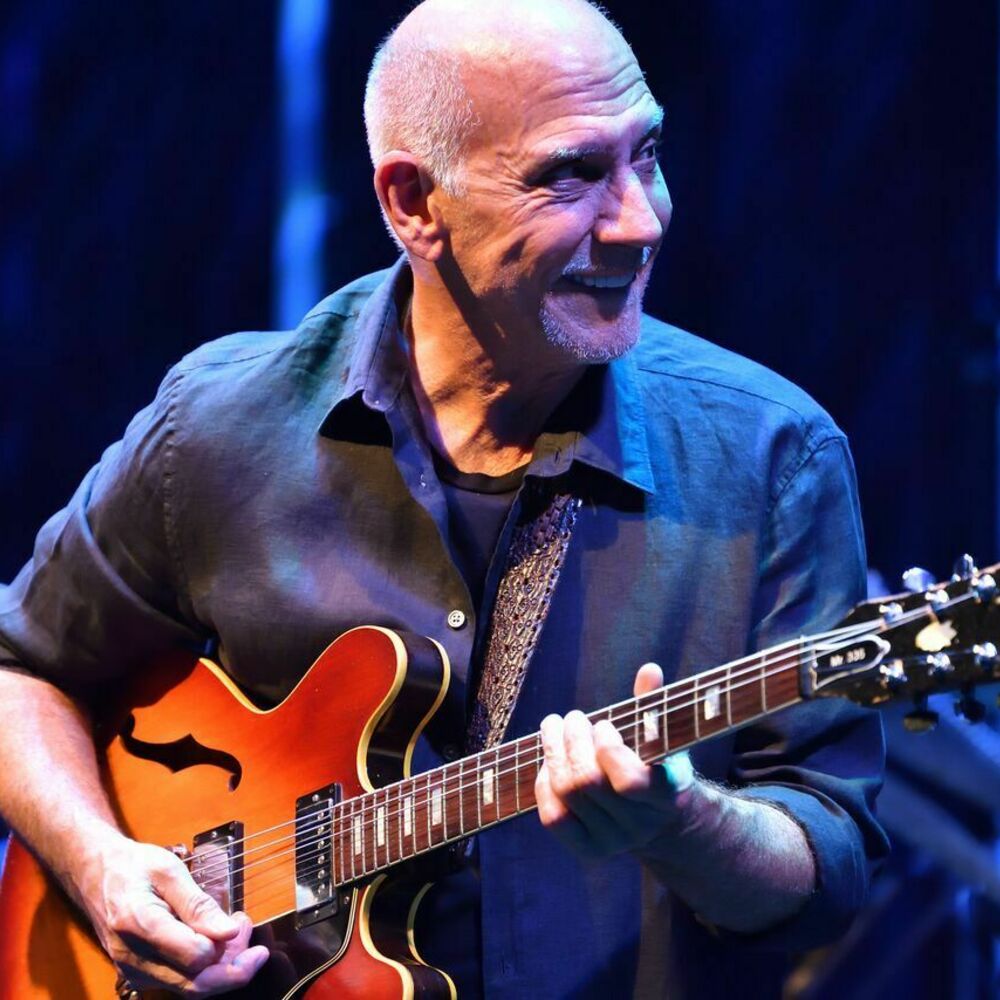 Picture of Larry Carlton