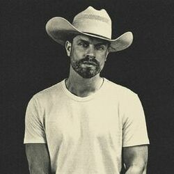 Picture of Dustin Lynch