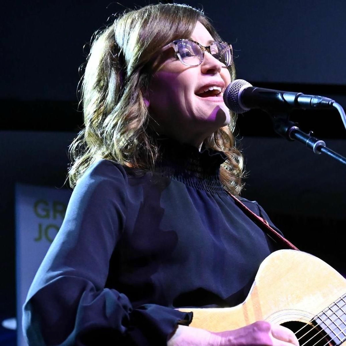 Artist picture of Lisa Loeb