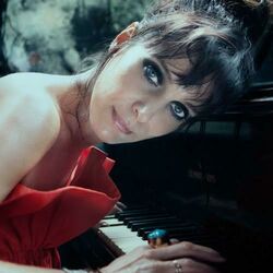 Picture of Chantal Kreviazuk