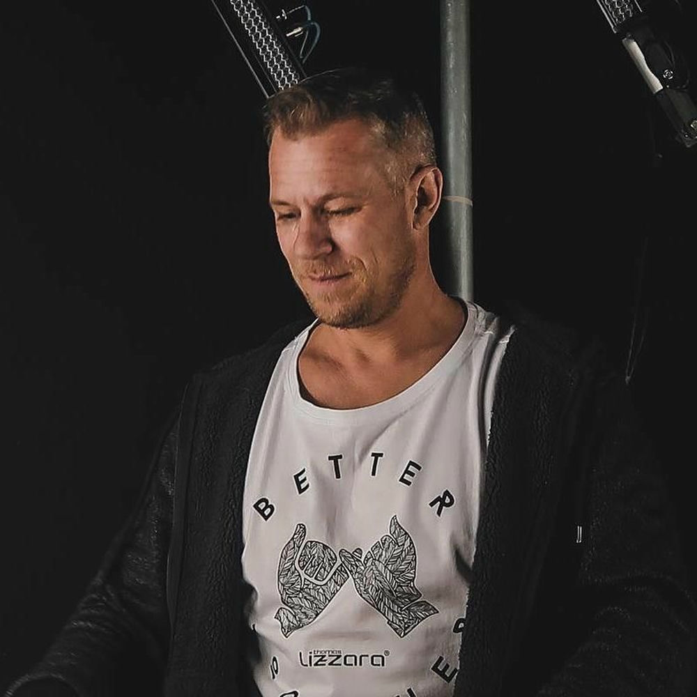 Photo de l'artiste Thomas Lizzara