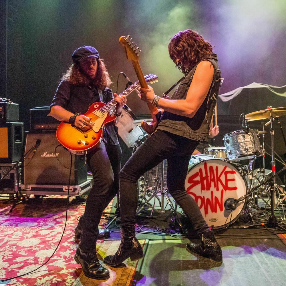 Picture of Tyler Bryant & the Shakedown