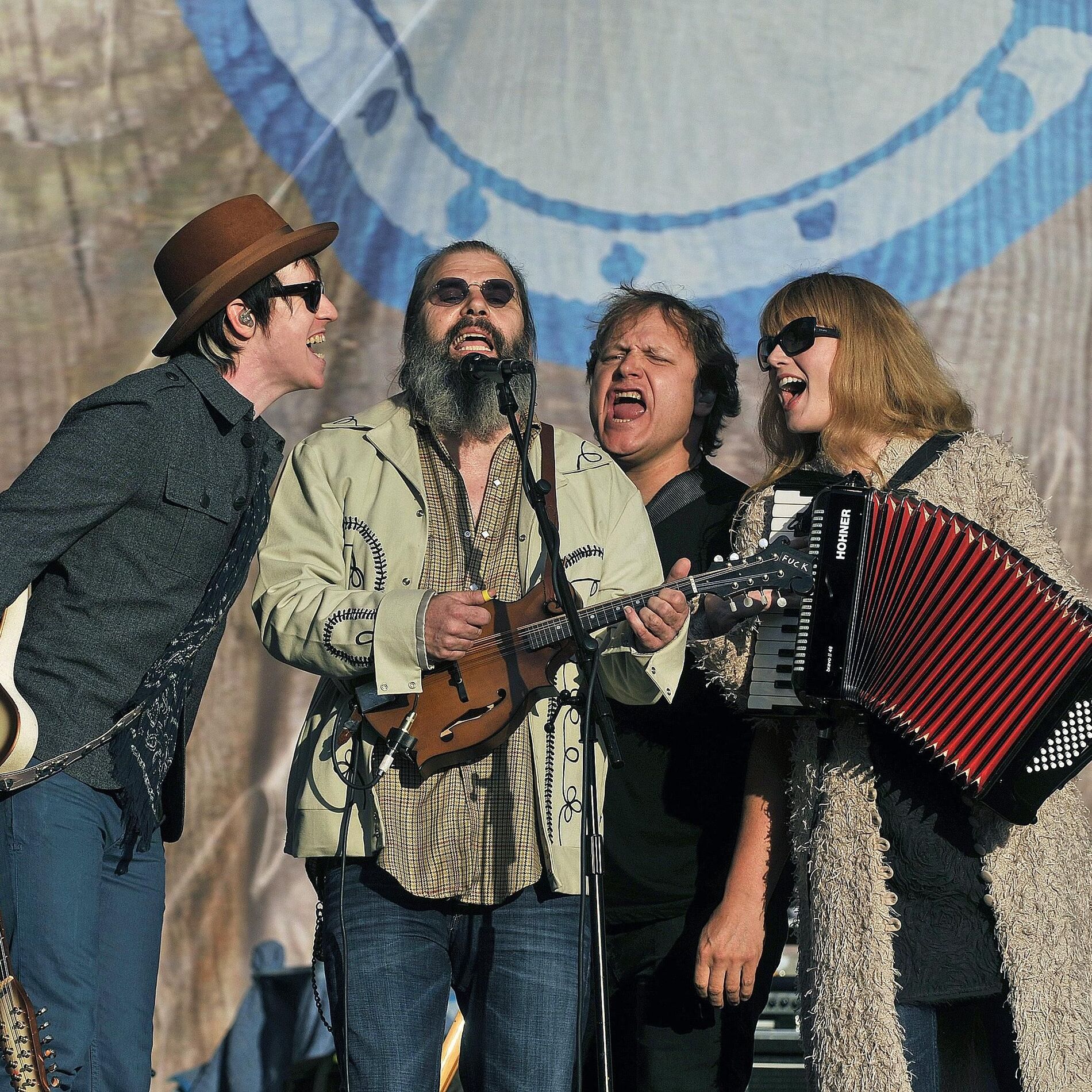 Artist picture of Steve Earle & The Dukes