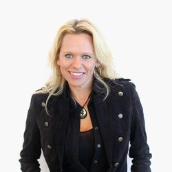 Picture of Beccy Cole