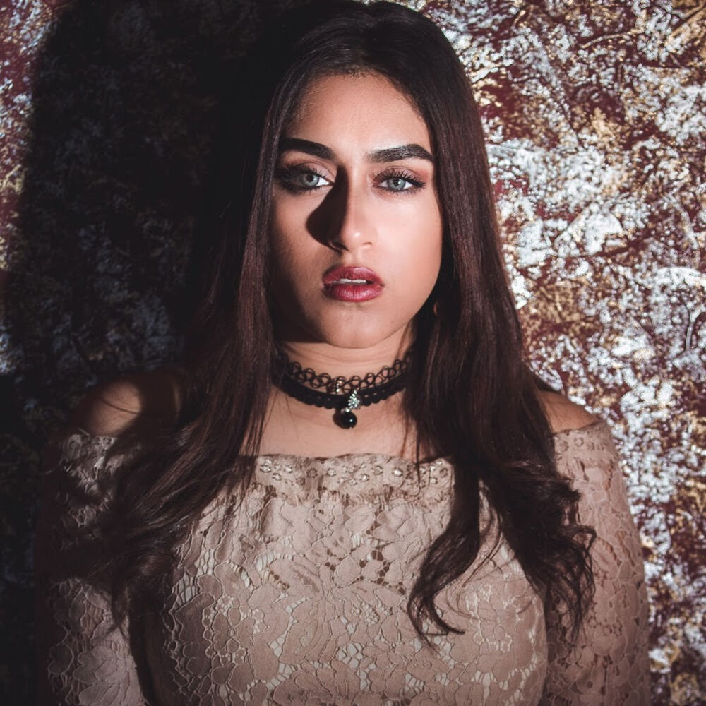Picture of Almas
