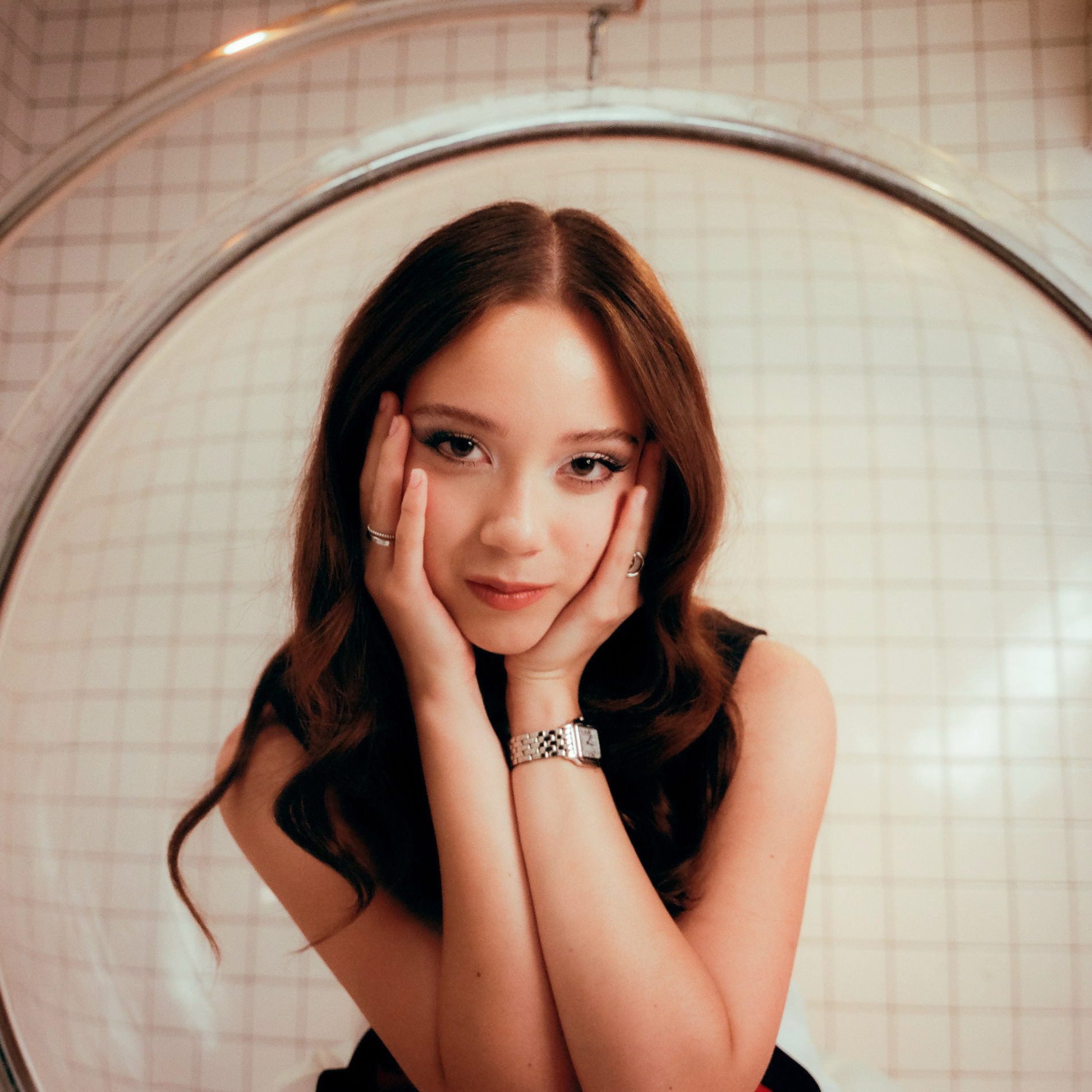 Artist picture of Laufey