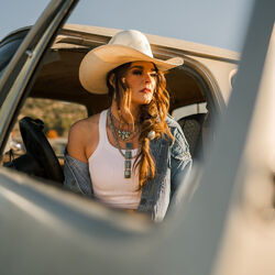 Picture of Jenna Paulette