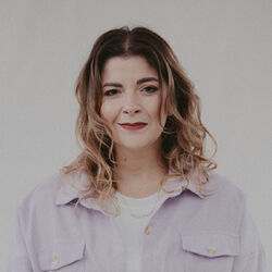 Picture of Laura Souguellis