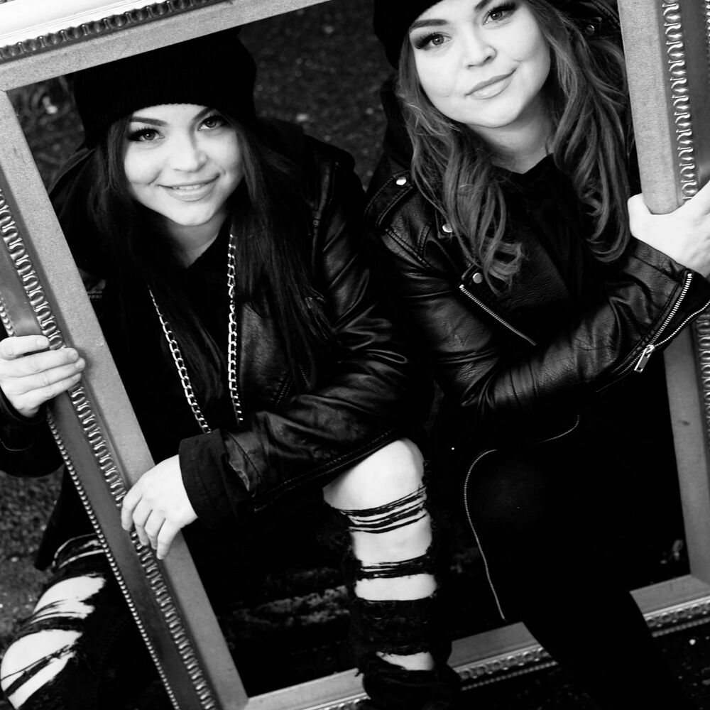 Picture of Dani and Lizzy