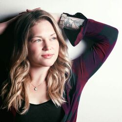 Picture of Crystal Bowersox
