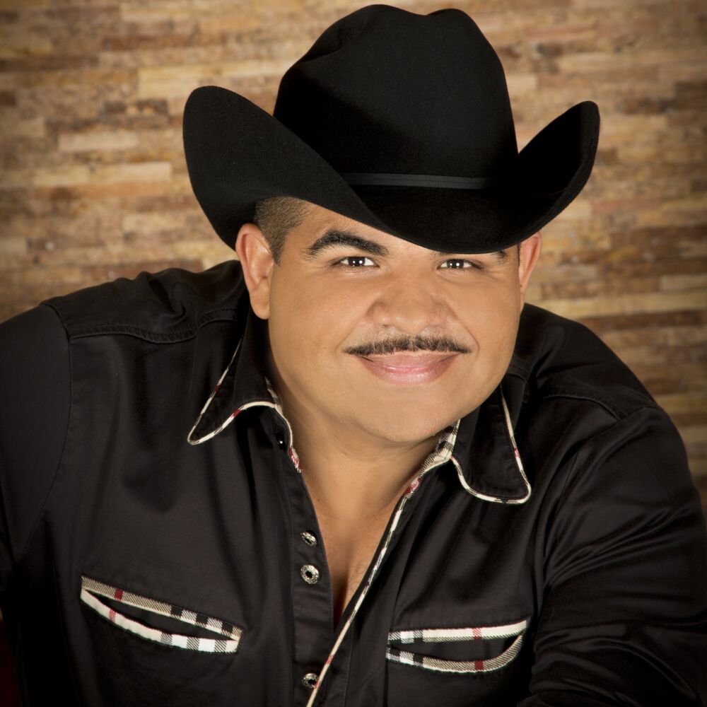 Picture of Chuy Lizarraga y Su Banda Tierra Sinaloense