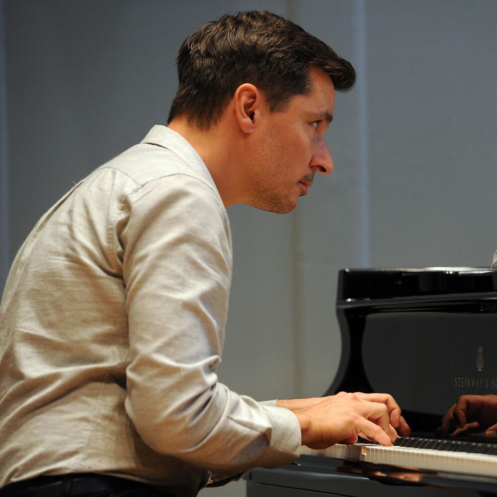 Picture of Simon Lepper