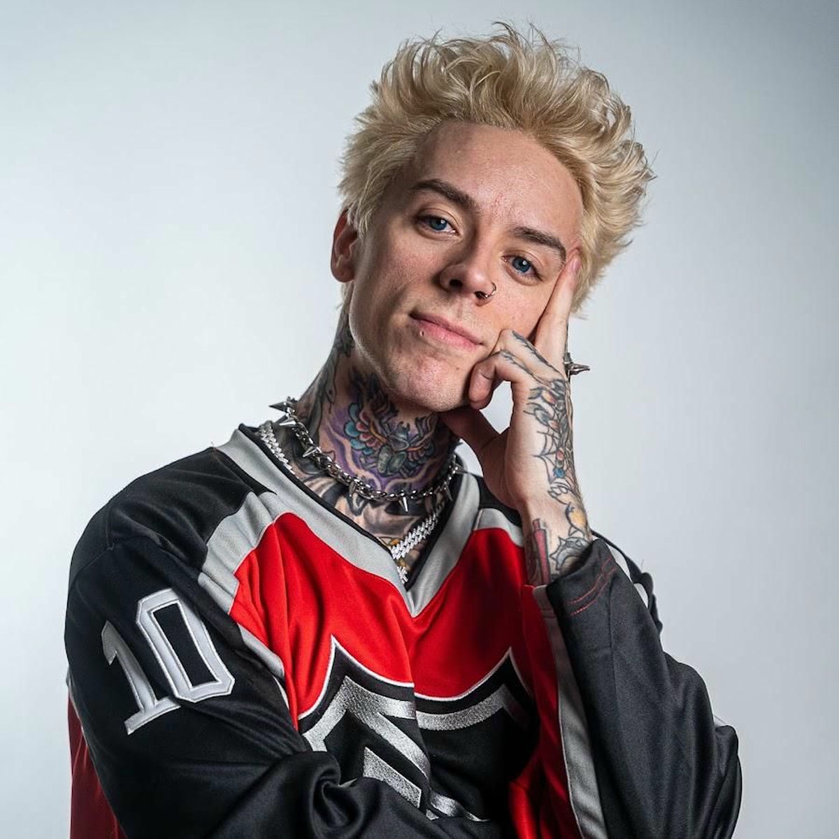 Artist picture of Phix