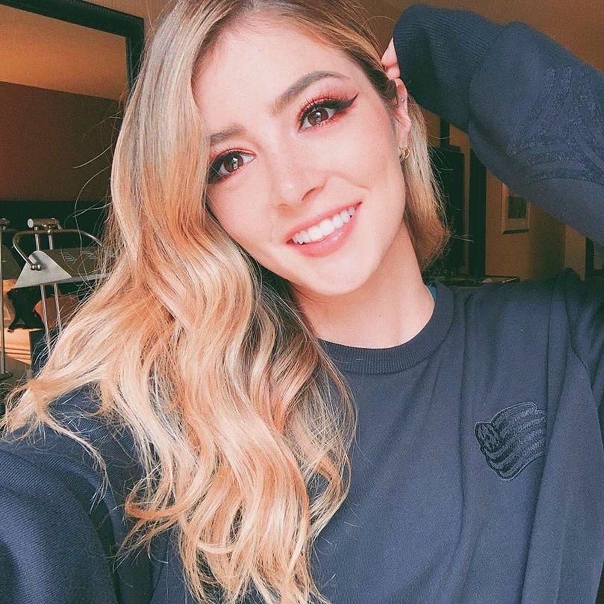 Artist picture of Chrissy Costanza