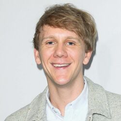 Picture of Josh Thomas