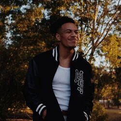 Picture of Donell Lewis