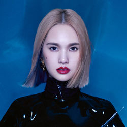 Picture of Rainie Yang