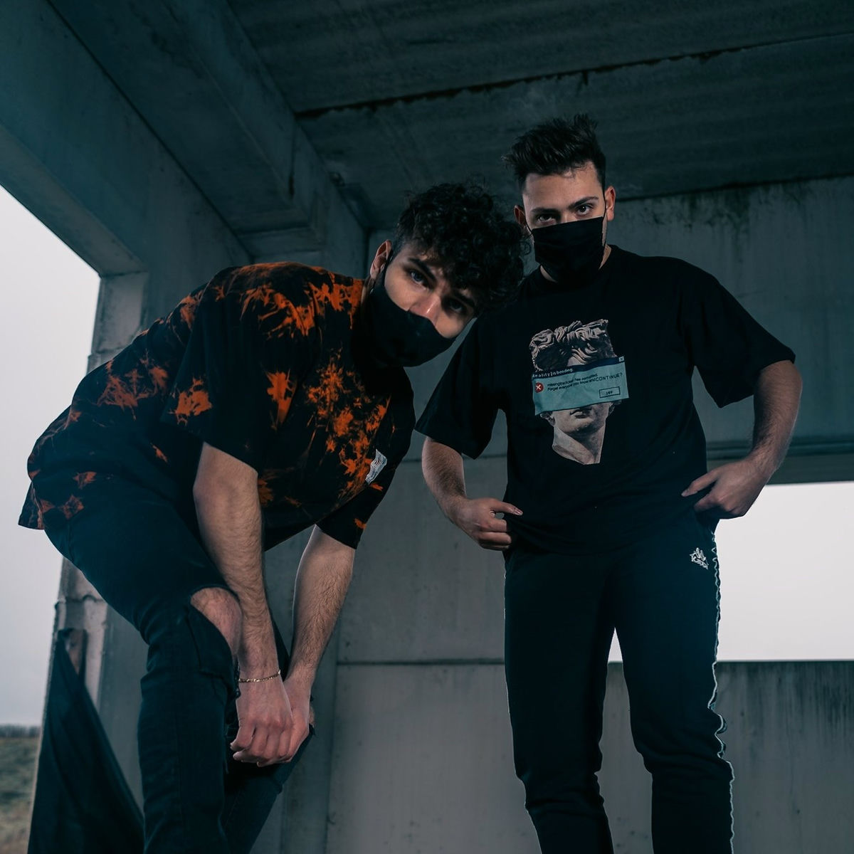 Artist picture of 2Hounds