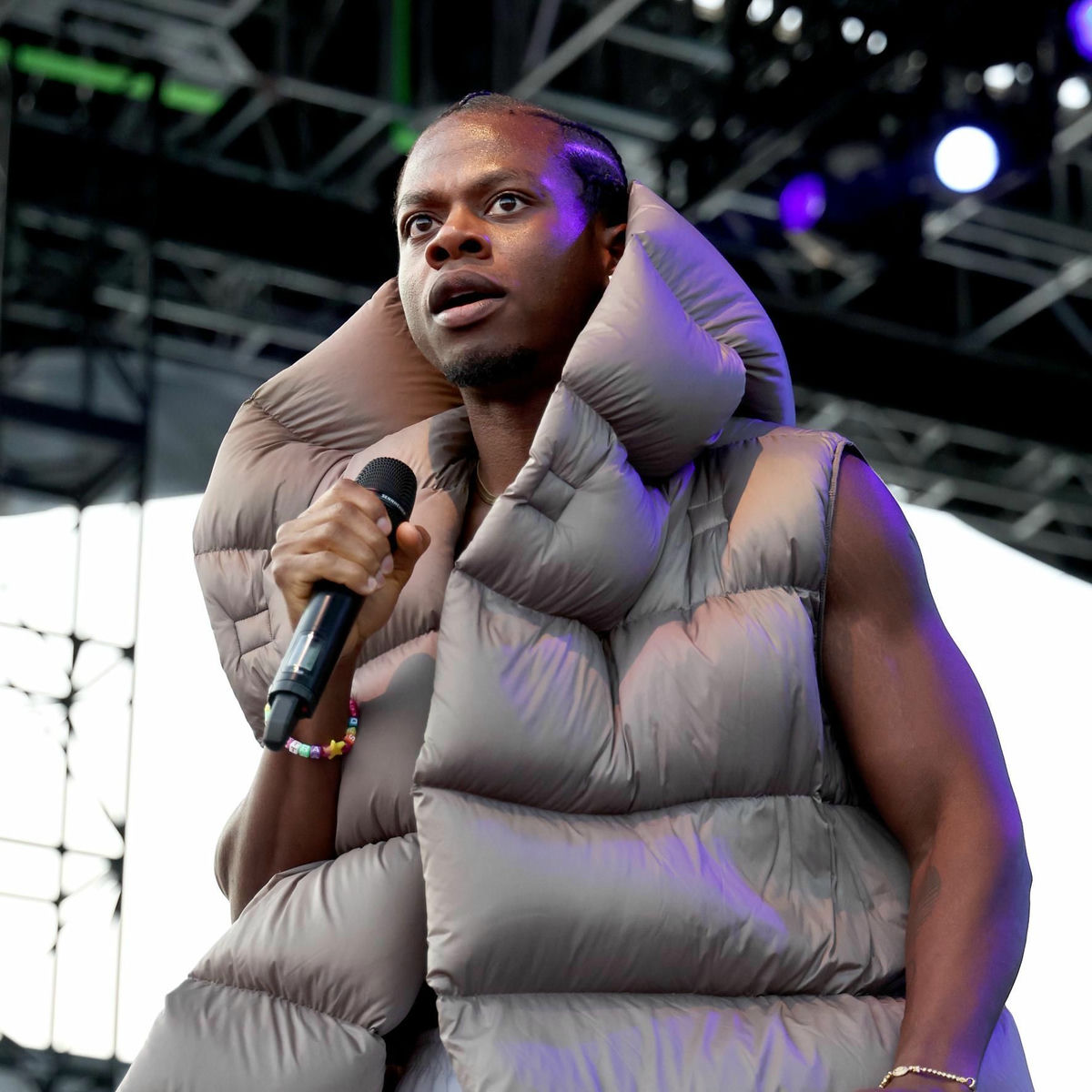 Artist picture of Tobi Lou