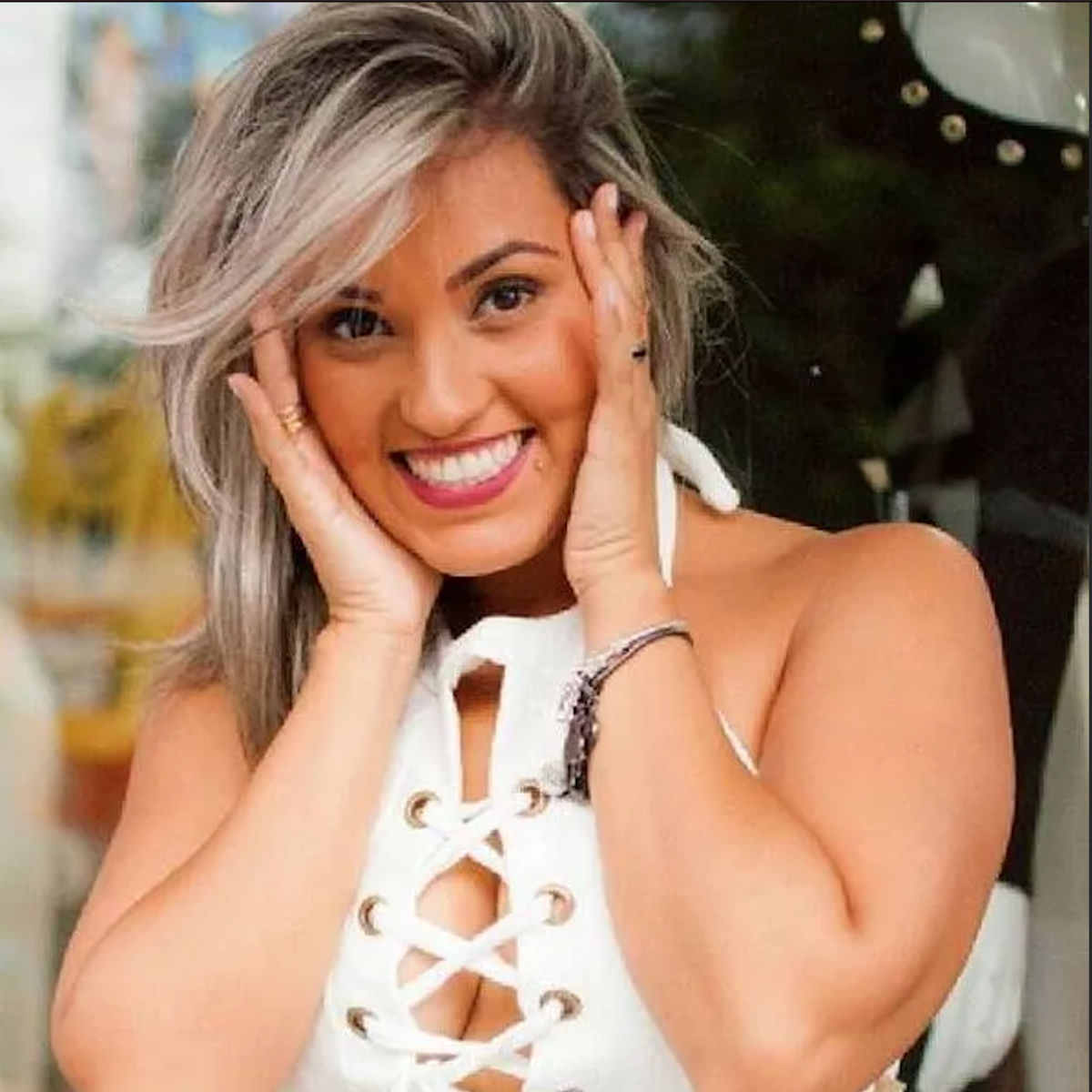 Artist picture of Yara Tché