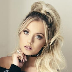Picture of Samantha Harvey