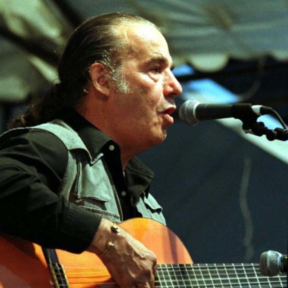 Picture of Oscar Chávez