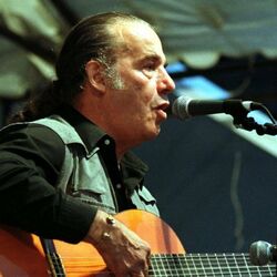 Picture of Oscar Chávez