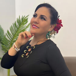 Picture of Dina Paucar