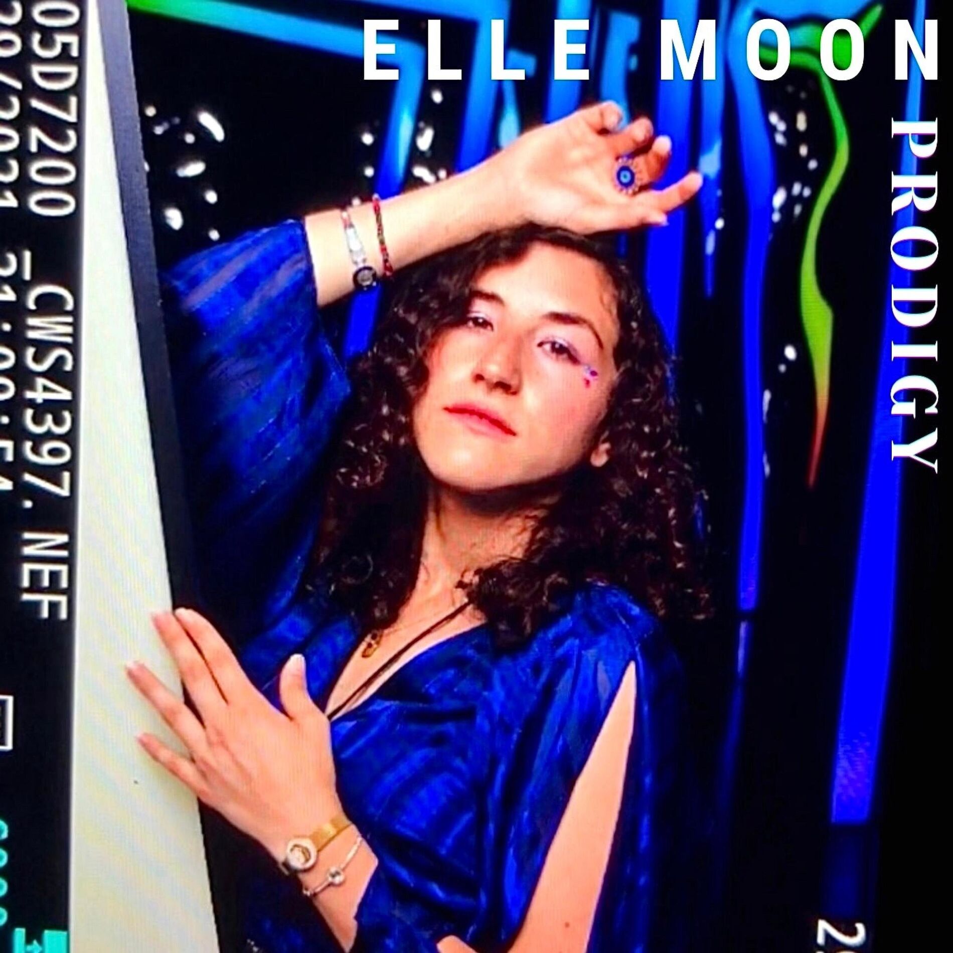 Elle Moon