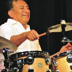Picture of Alex Acuña