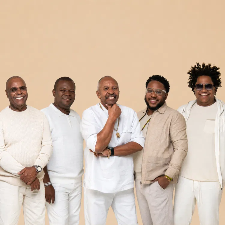 Grupo Fundo De Quintal