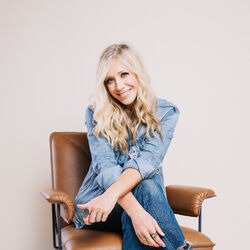 Picture of Ellie Holcomb