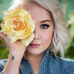 Picture of RaeLynn