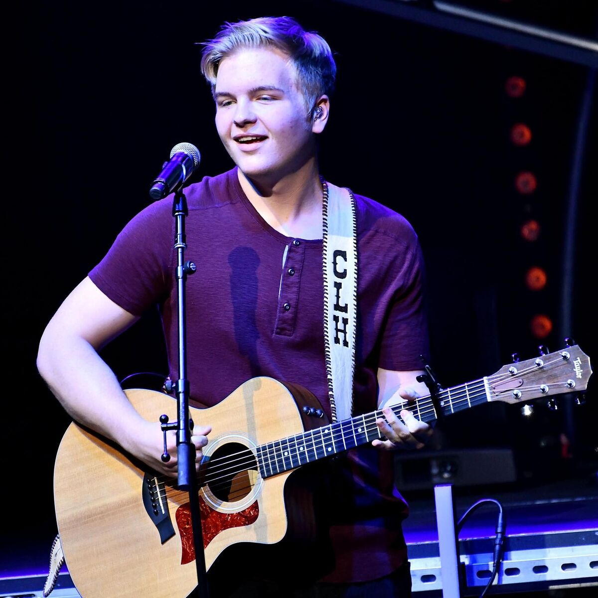 Artist picture of Caleb Lee Hutchinson