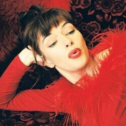 Picture of Marie Kiss la Joue
