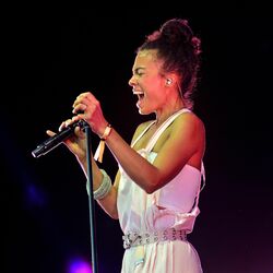 Amel Larrieux