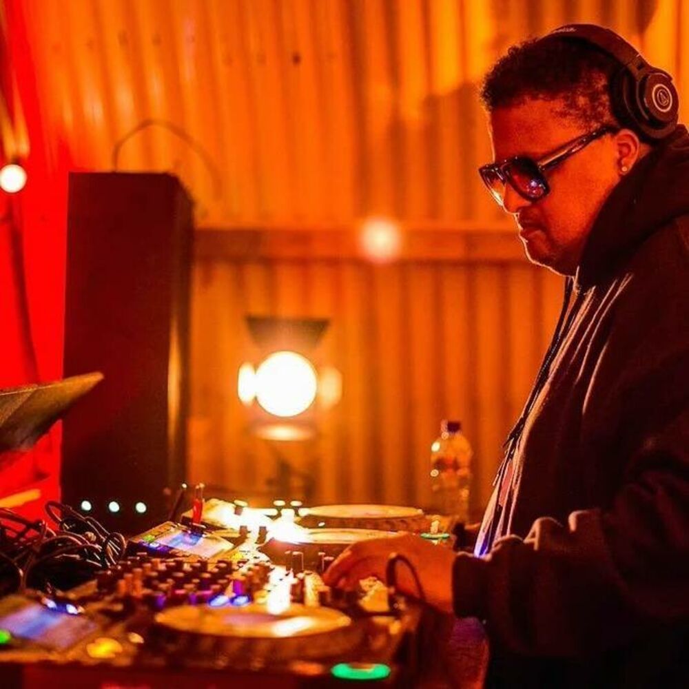 Picture of DJ Deeon