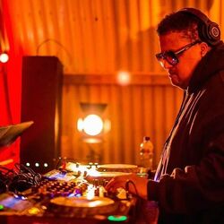 Picture of DJ Deeon