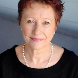 Picture of Sarah Leonard