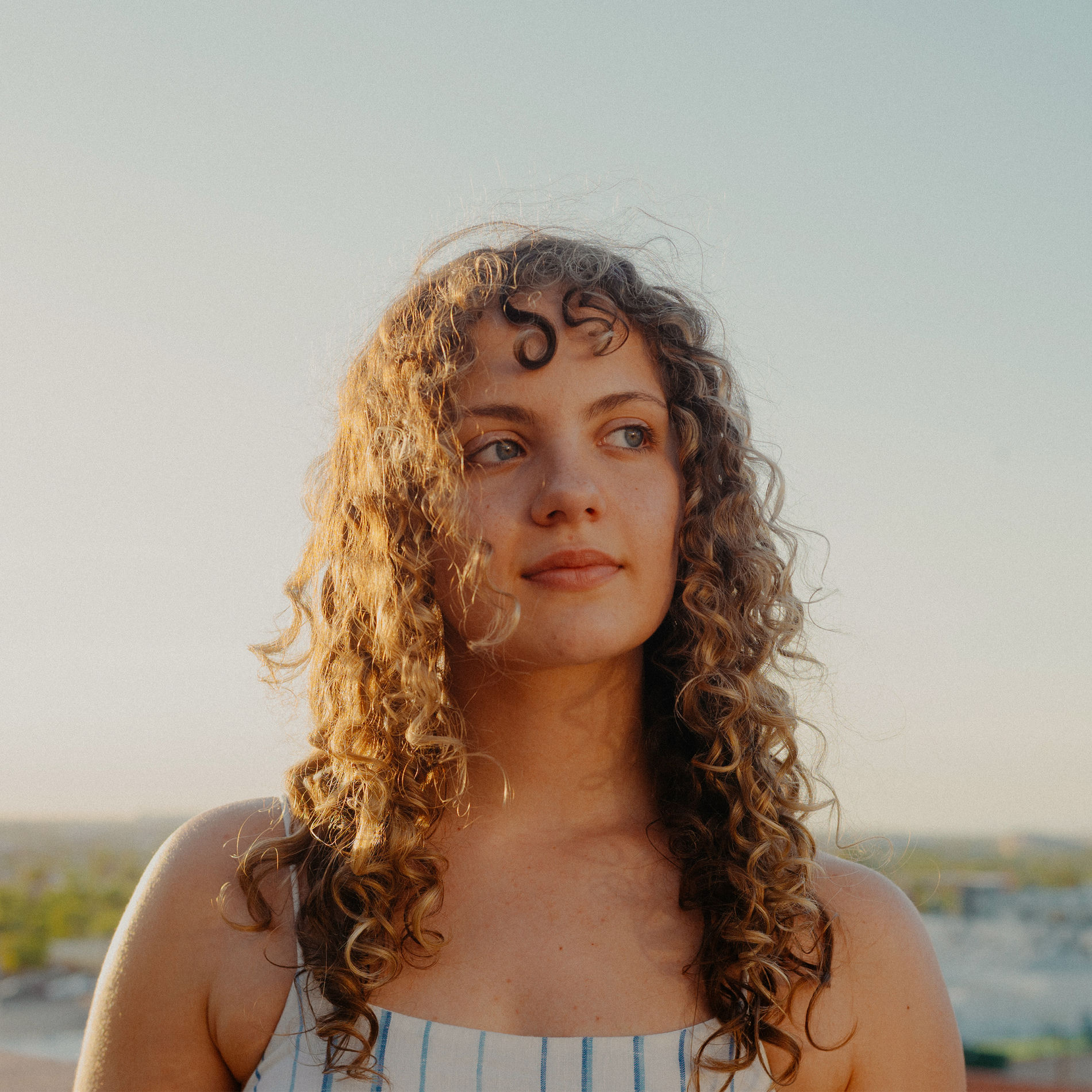 Artist picture of Izzy Mahoubi