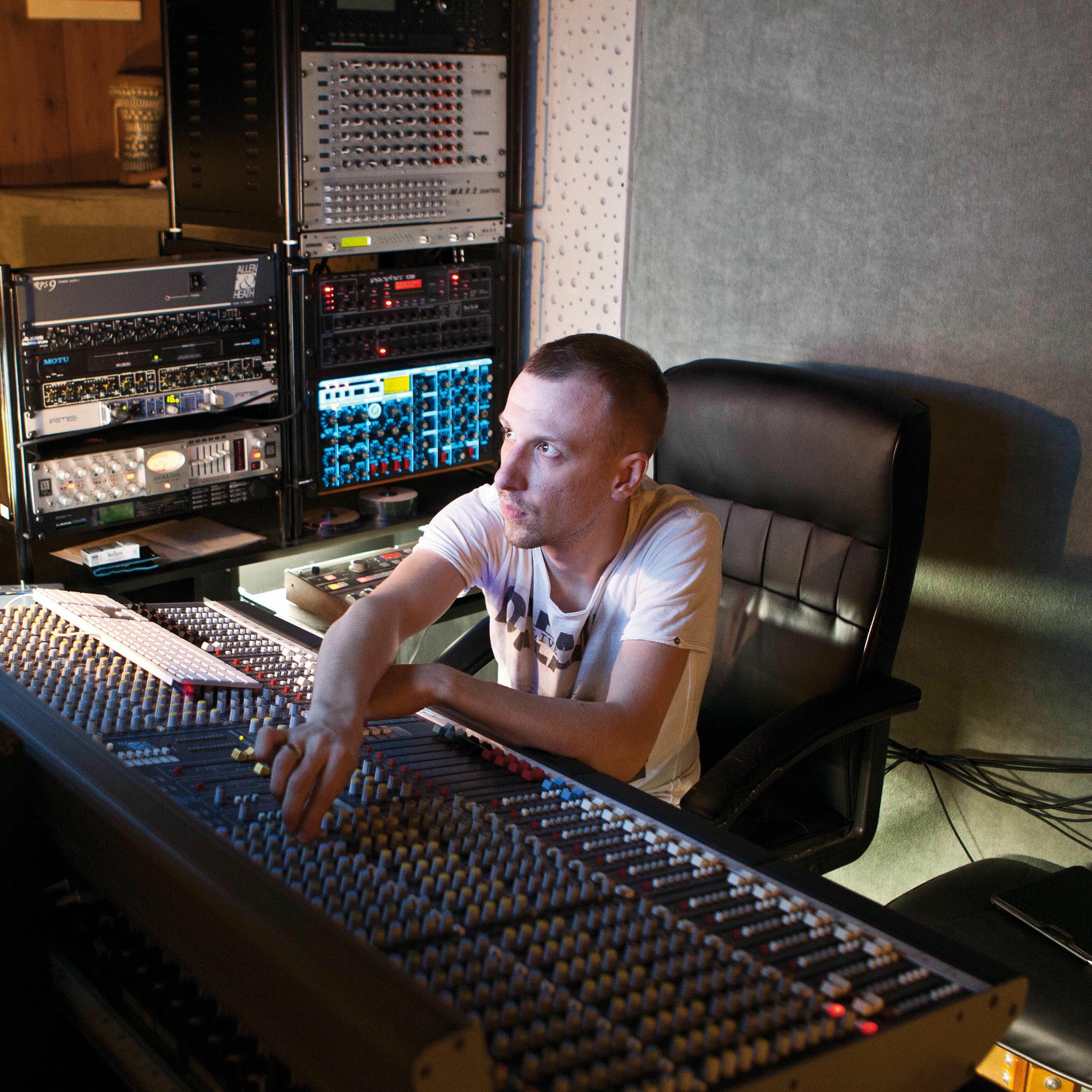 Artist picture of Ten Walls