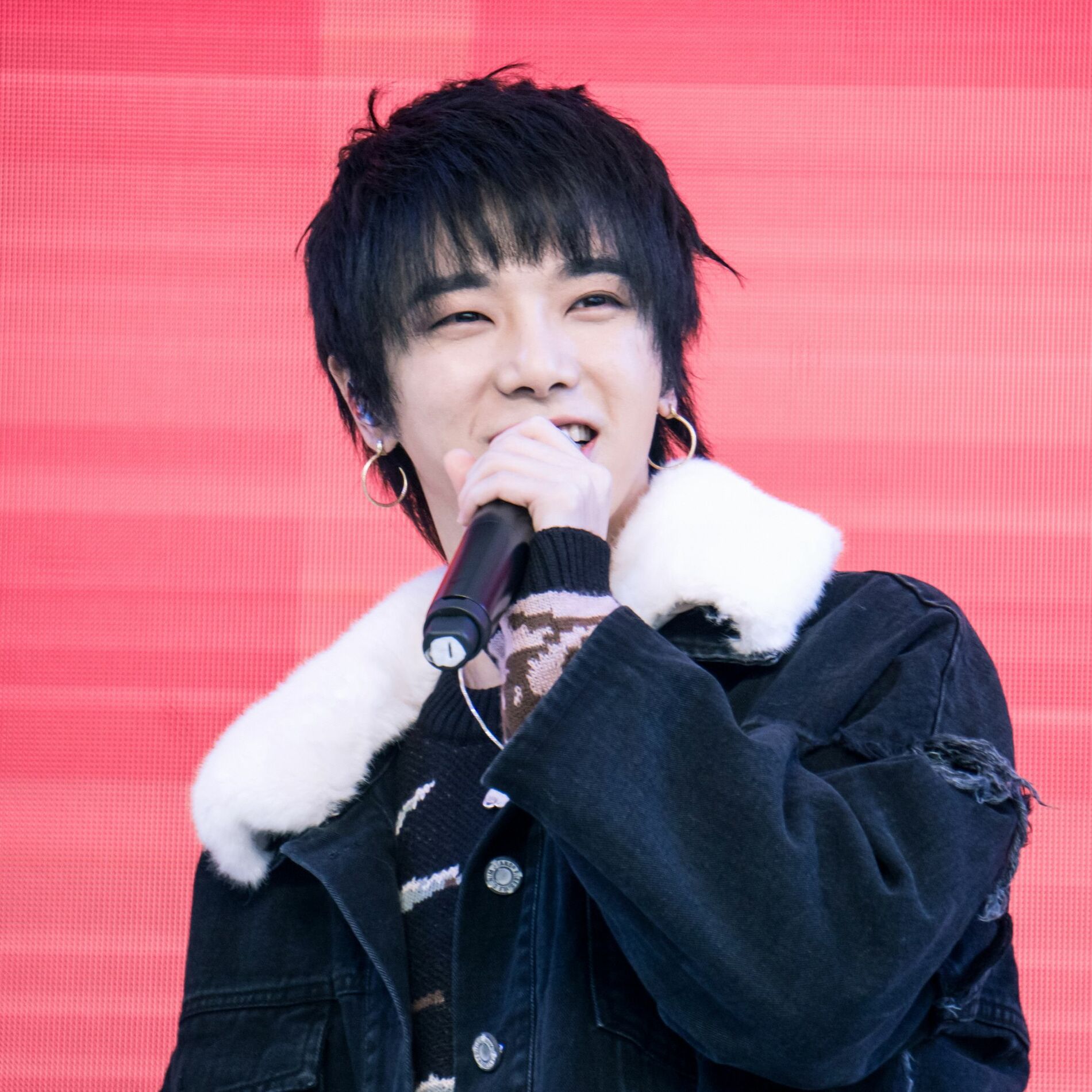 Artist picture of 华晨宇