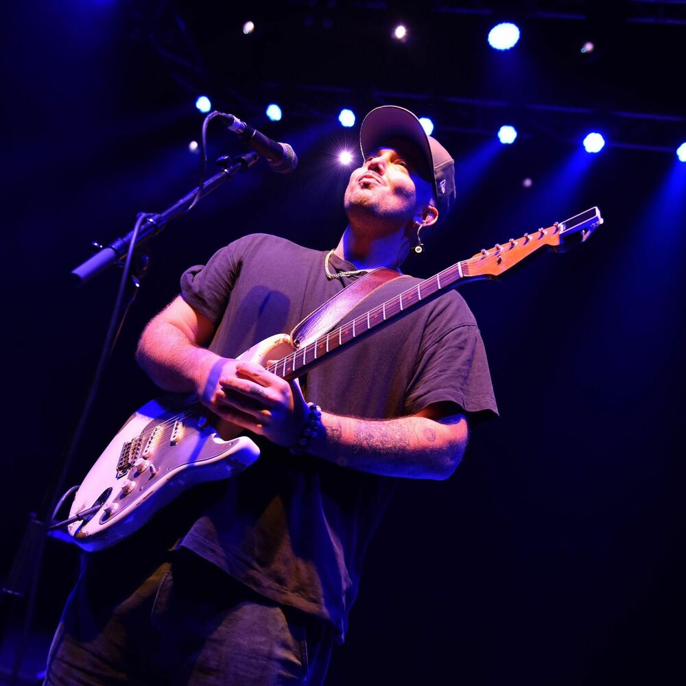 Picture of Mac Ayres