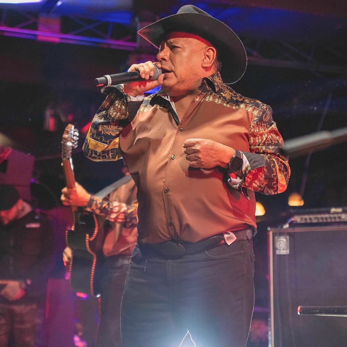 Artist picture of El Compa Sacra, El Ultimo Razo