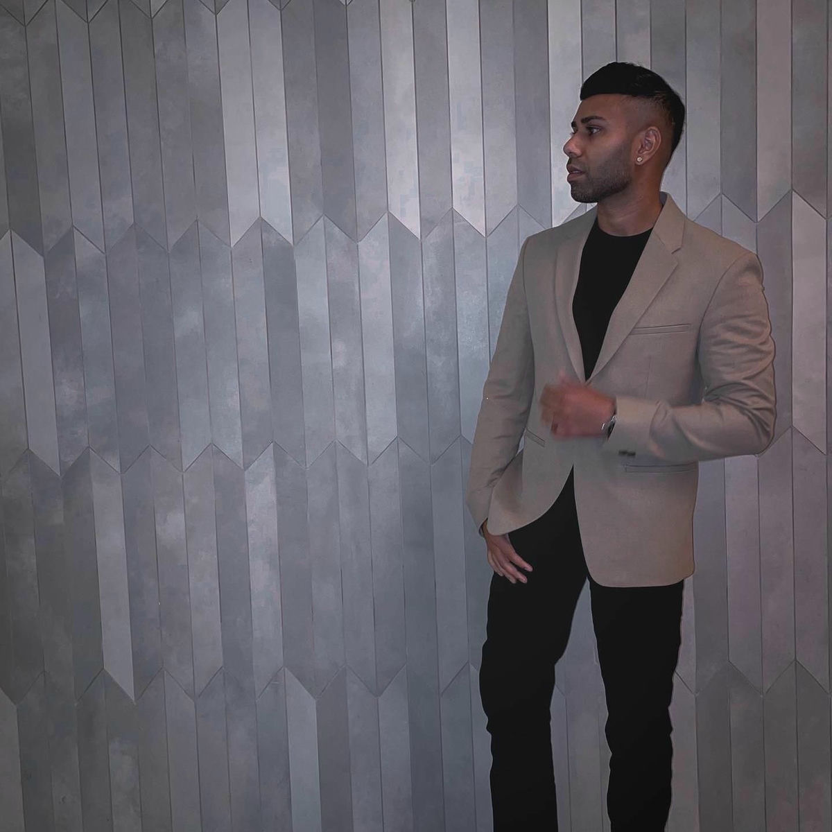 Artist picture of Ahzee