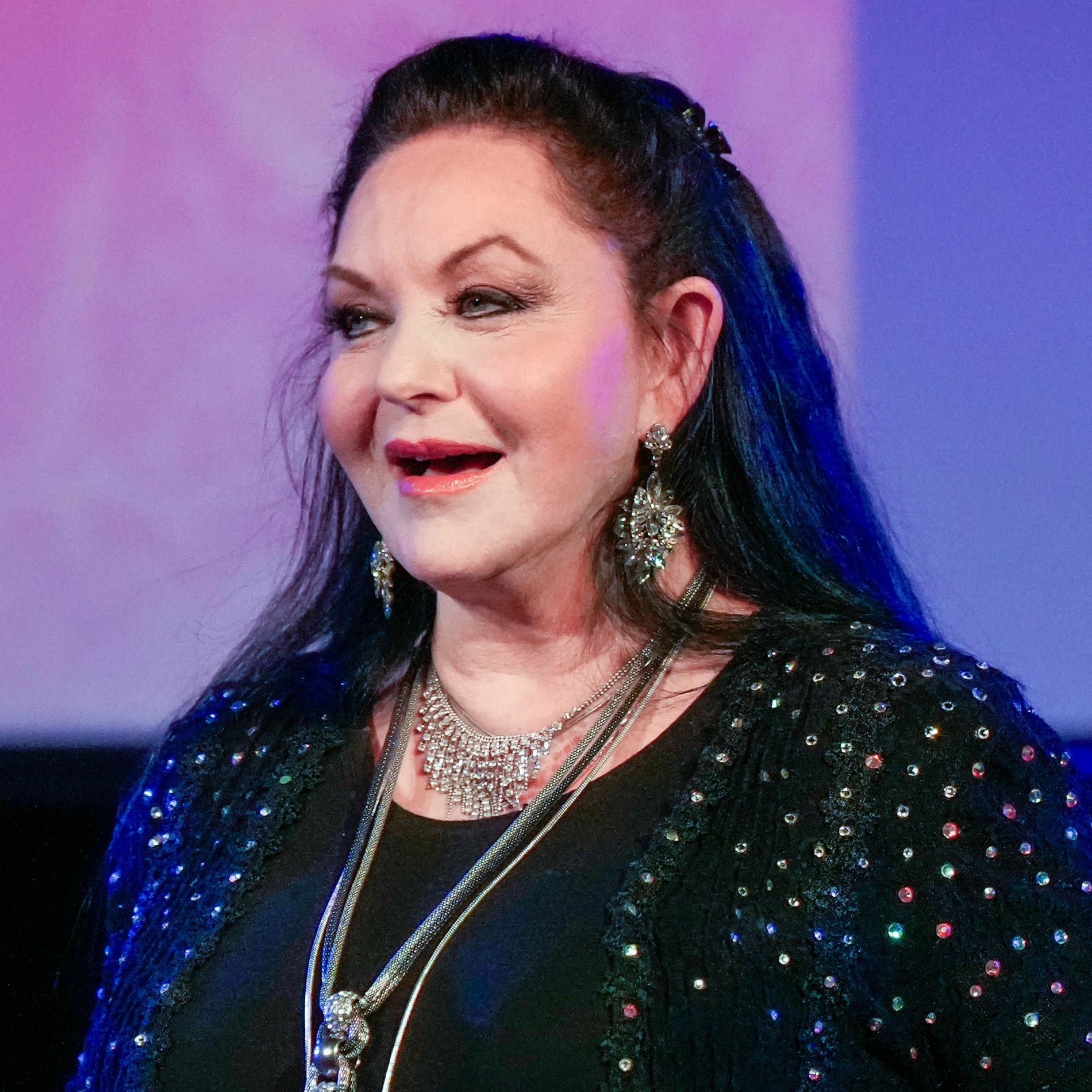 Artist picture of Crystal Gayle