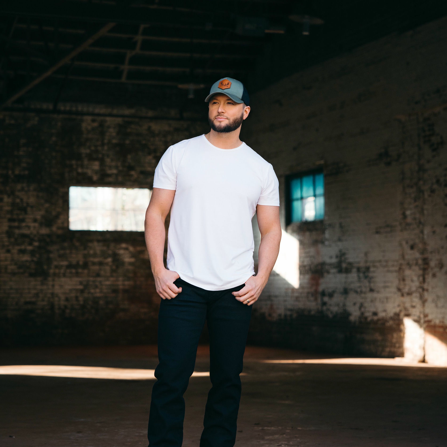 Artist picture of Kelsey Hart